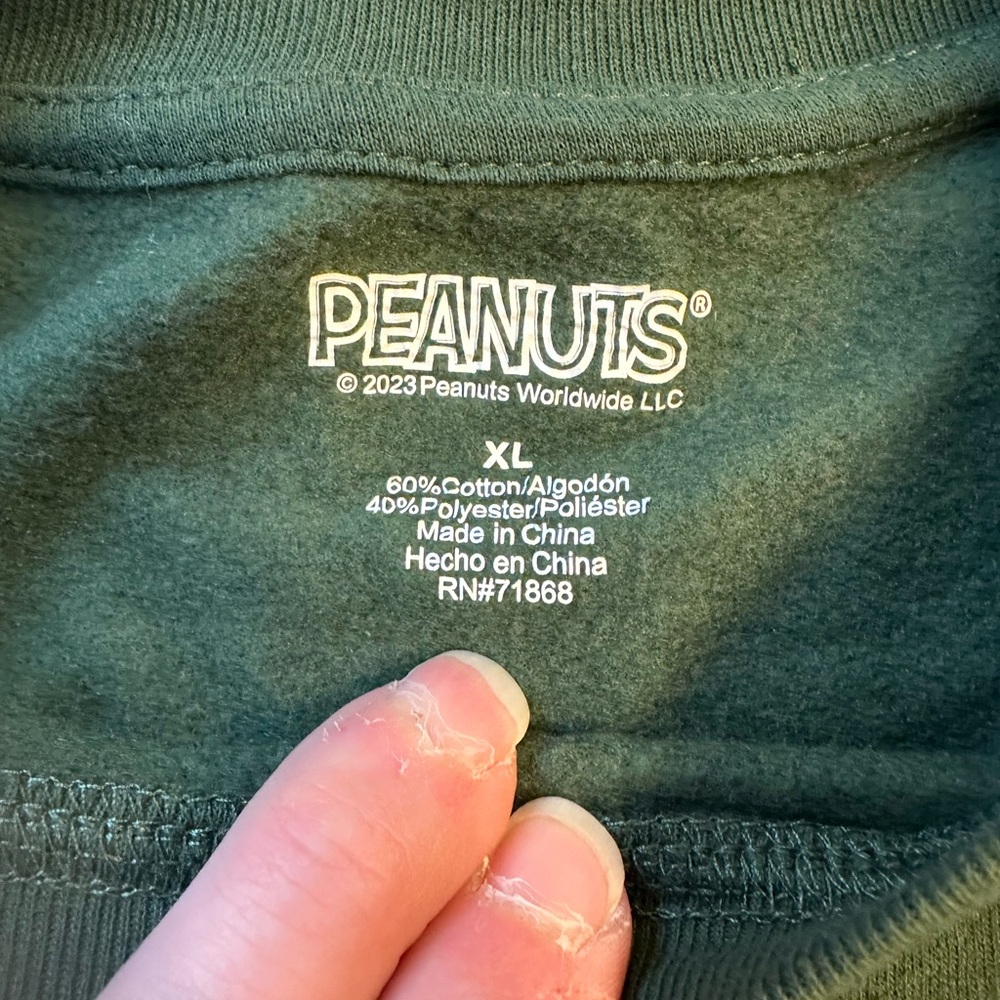 New!! Peanuts sweatshirt - Picture 3 of 3